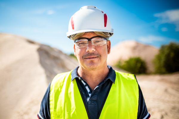 Porträtfoto von Werksleiter Wolfgang Dinkel